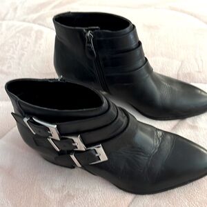 Via Spiga black leather ankle boots in size 6